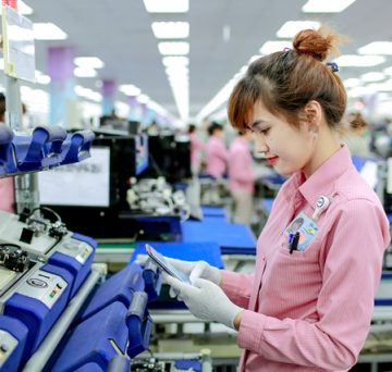 Chuyên gia: Lương tối thiểu chỉ khiến người Việt mất thêm việc làm